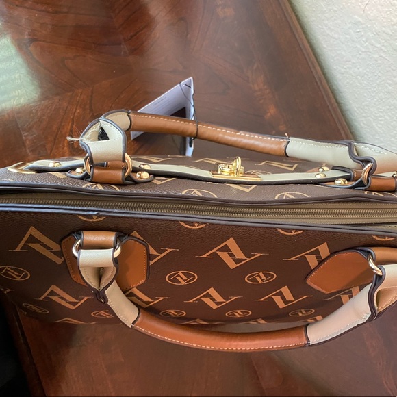 Adrienne Vittadini Beautiful Brown & Tan Satchel NWT - Picture 5 of 16